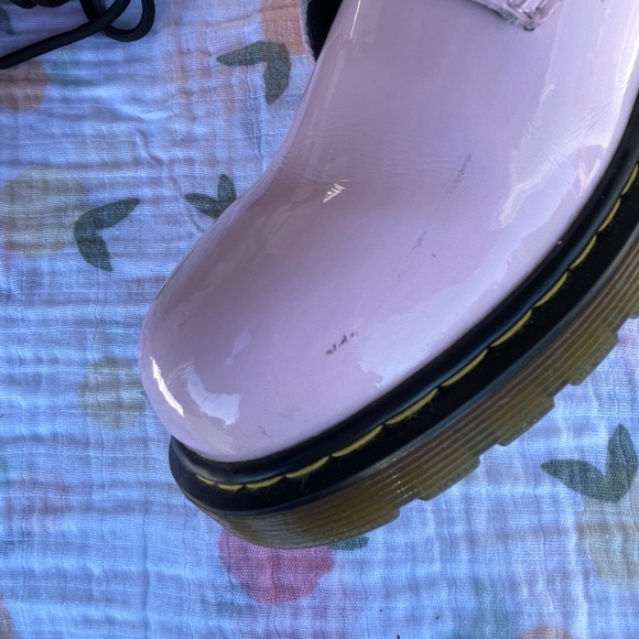 Cleaned🔥DR. MARTIN’S 1460🔥 💗baby pink glossy💗 boots - Picture 5 of 9